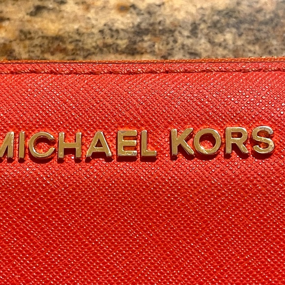 Micheal Kors Wallet - Picture 2 of 7